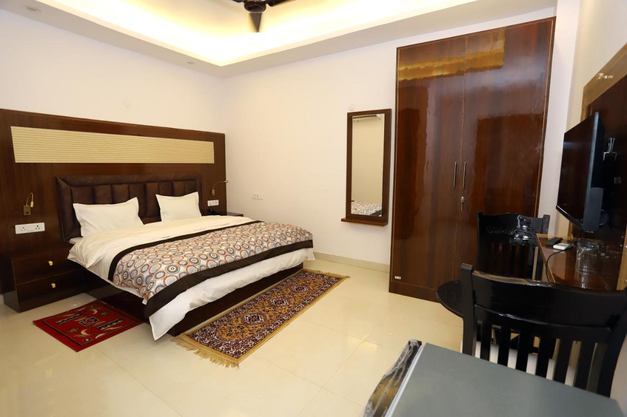 Vrindavan Guest House Nova Deli Exterior foto