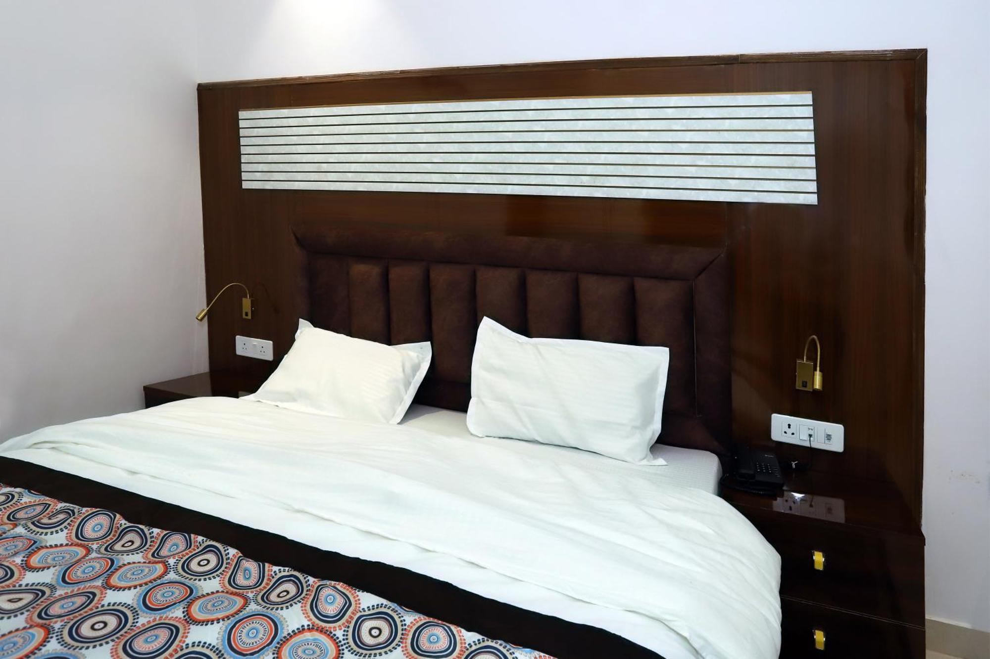Vrindavan Guest House Nova Deli Exterior foto