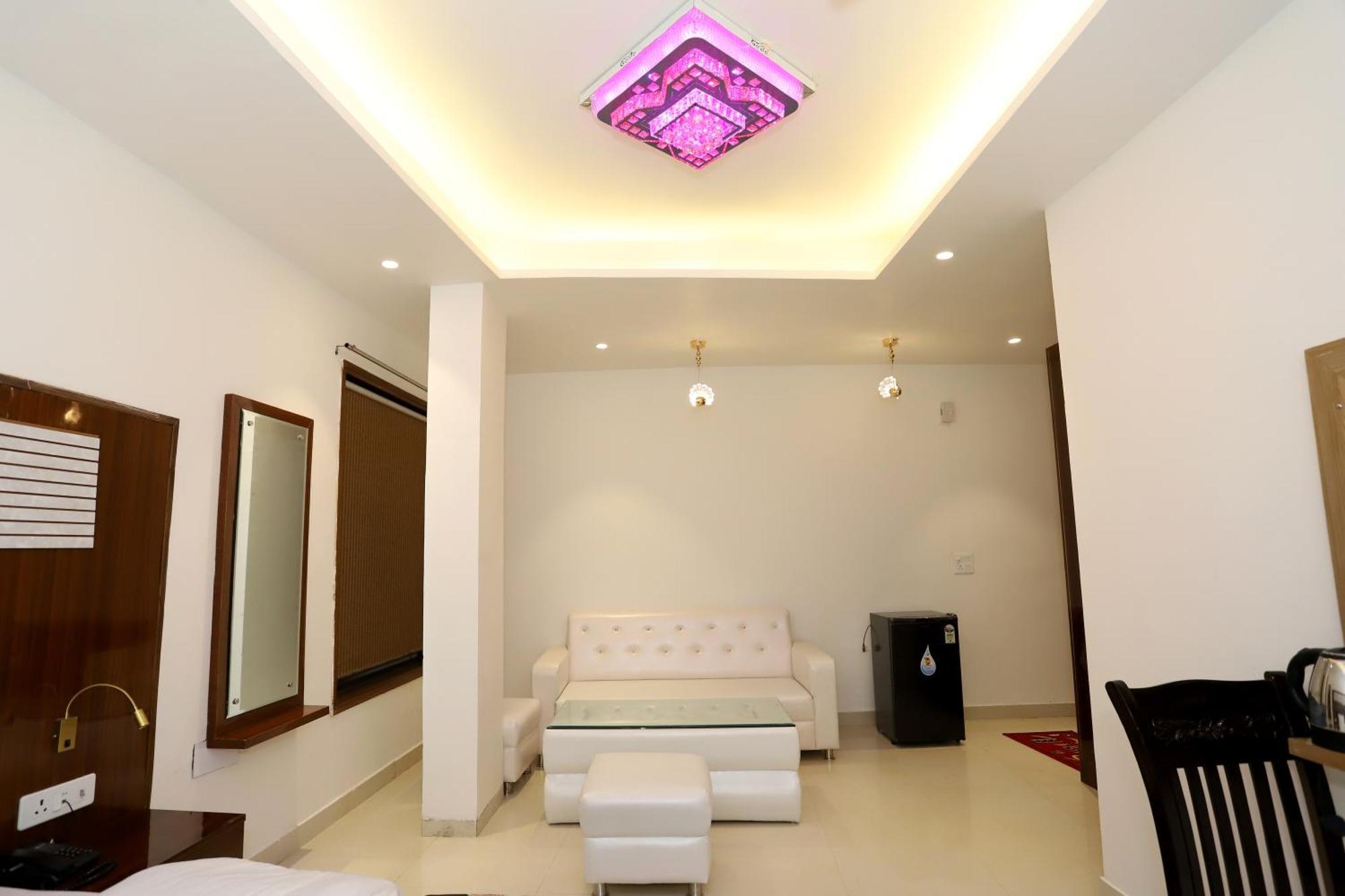 Vrindavan Guest House Nova Deli Exterior foto
