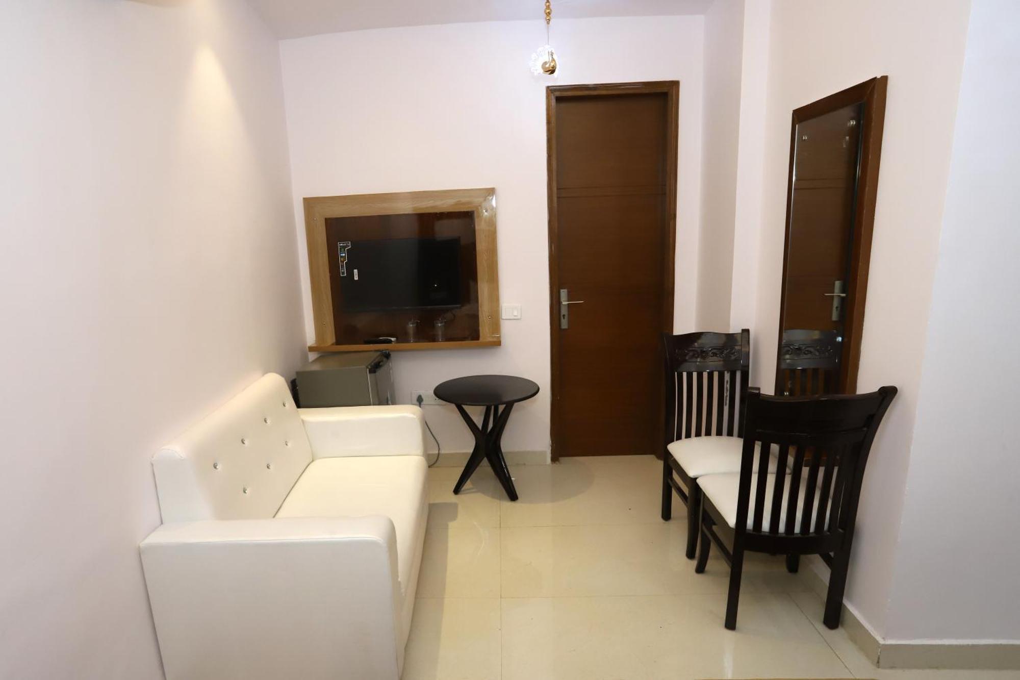 Vrindavan Guest House Nova Deli Exterior foto