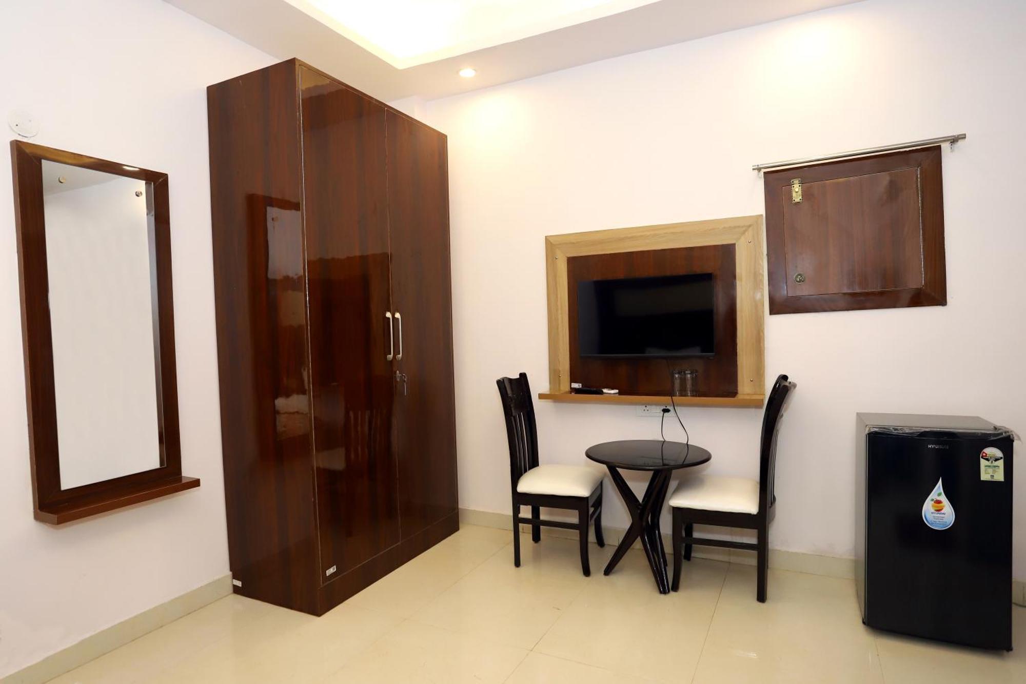 Vrindavan Guest House Nova Deli Exterior foto
