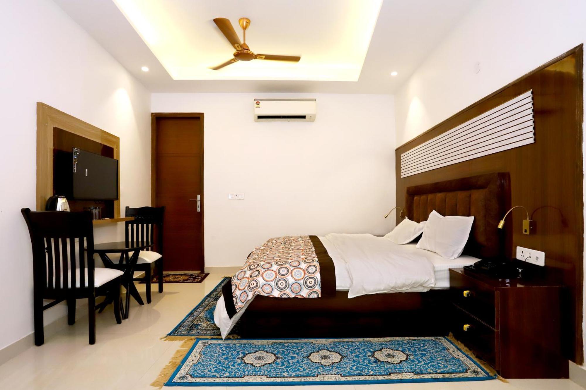 Vrindavan Guest House Nova Deli Exterior foto