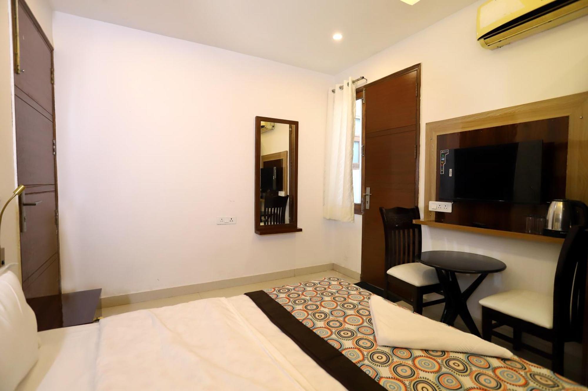 Vrindavan Guest House Nova Deli Exterior foto